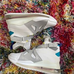 Womens Air Jordan Latitude 720